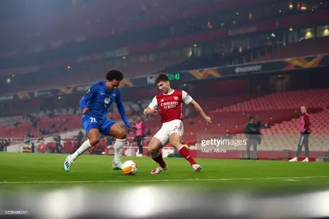 LONDON, ENGLAND - NOVEMBER 05: Kieran Tierney of Arsenal in action with Henry Wingo of FK Molde during the UEFA Europa League Group B stage match between Arsenal FC and Molde FK at Emirates Stadium on November 5, 2020 in London, United Kingdom. (Photo by Marc Atkins/Getty Images)