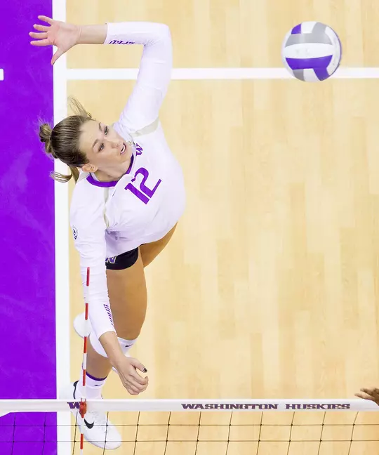 The University of Washington volleyball team defeats Santa Clara 3-0 on September 1, 2017. (Photography by Scott Eklund/Red Box Pictures)