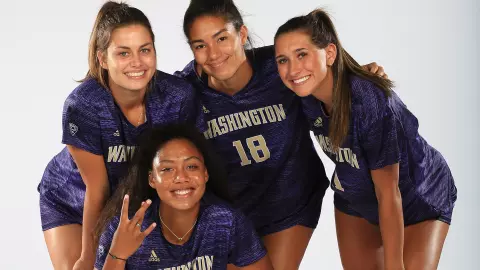The University of Washington women's soccer team plays North Carolina on August 29, 2019. (Photography by Scott Eklund/Red Box Pictures)