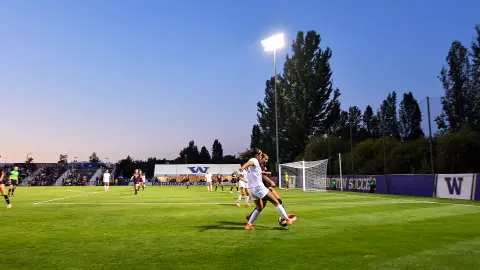 The University of Washington women's soccer team plays North Carolina on August 29, 2019. (Photography by Scott Eklund/Red Box Pictures)
