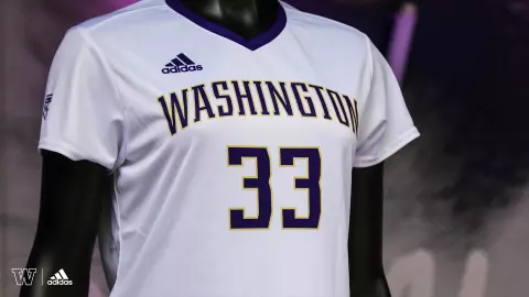 The University of Washington women's soccer team plays North Carolina on August 29, 2019. (Photography by Scott Eklund/Red Box Pictures)