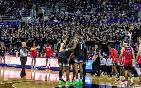 The University of Washington men’s basketball team plays Arizona