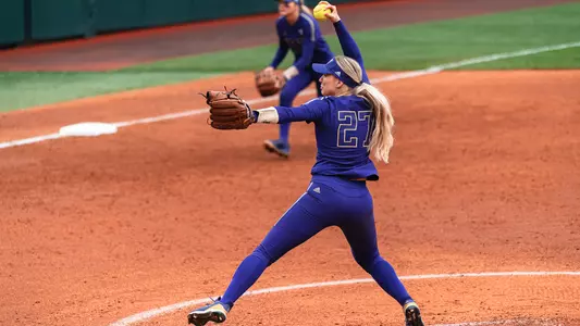 Kelley Lynch Pitching