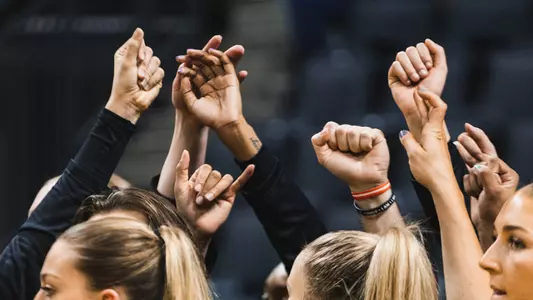 hands in huddle vs. Oregon