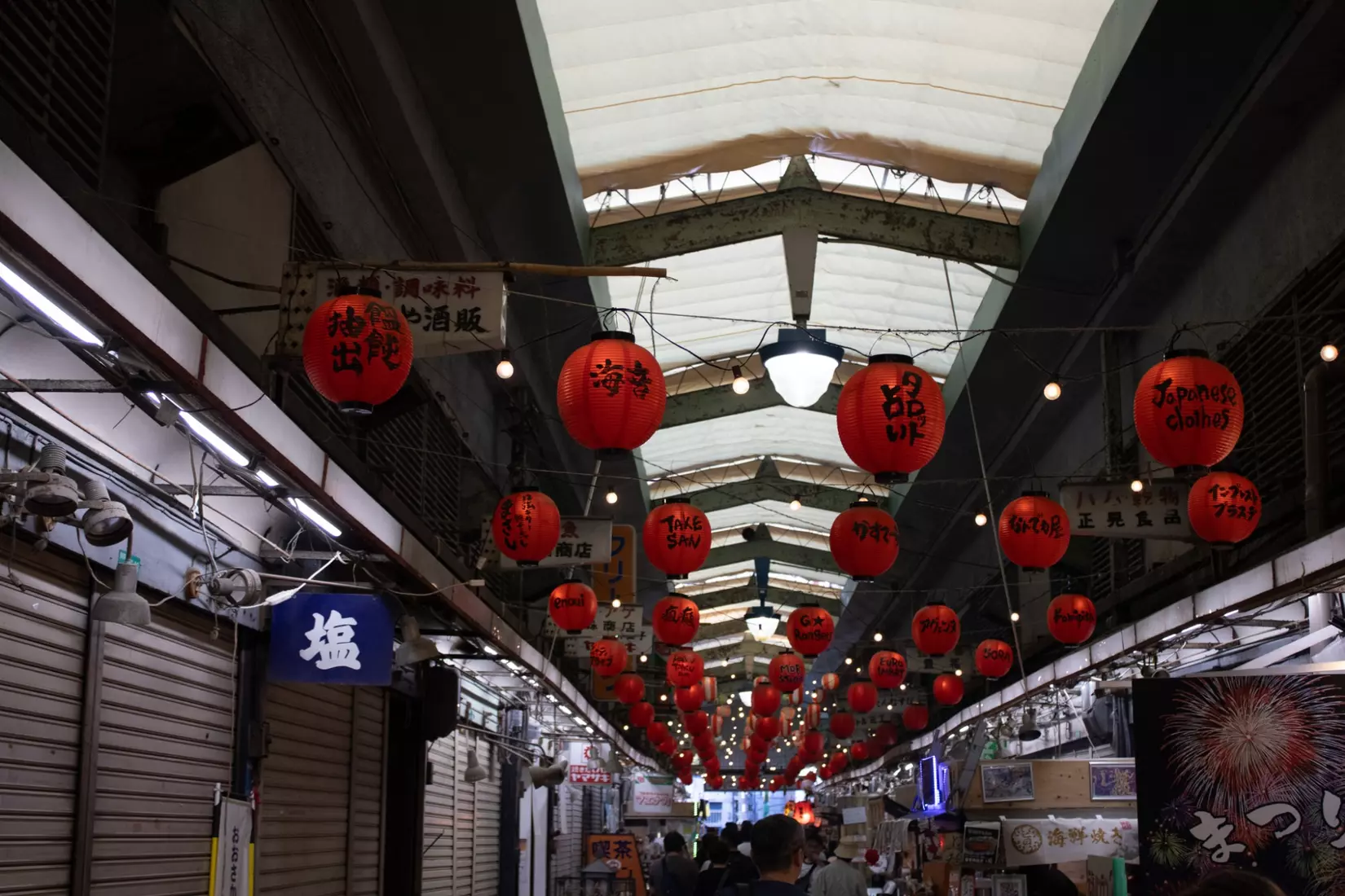 The University of Washington women's tennis team during their 2023 foreign tour in Japan.