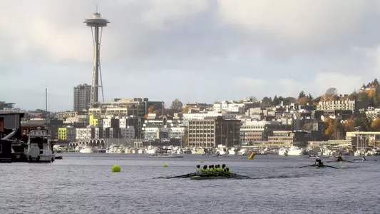 uw women's rowing crews on lake union seattle