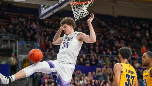 Braxton Meah dunks against UC San Diego