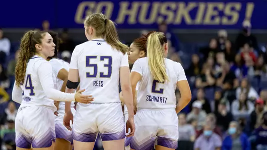 Team on court vs. Stanford