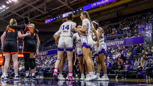 court huddle vs. Oregon State