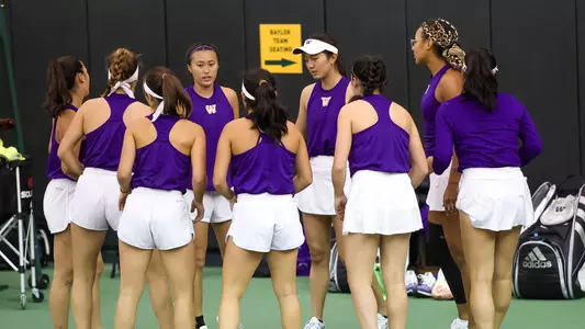 women's team huddle 2023