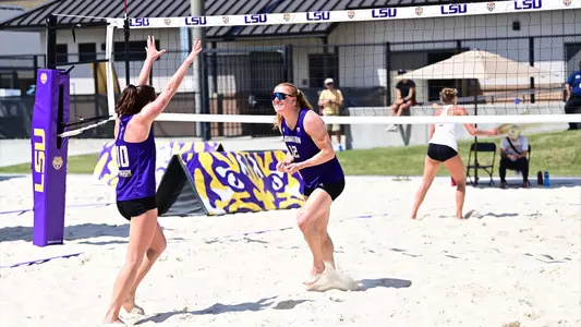 Chloe Loreen and Natalie Robinson at the Tiger Beach Challenge