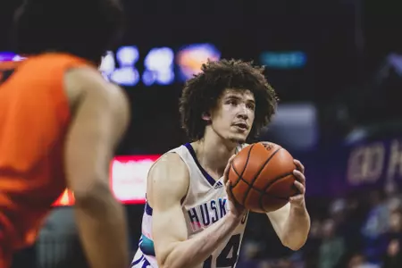 The University of Washington menβs basketball team plays Oregon State on February 18, 2023. (Photography by Scott Eklund/Red Box Pictures)