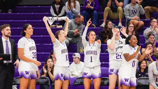 WBB bench celebration vs Siena