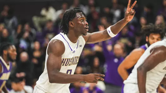 Zoom Diallo holding up two fingers against Alcorn State