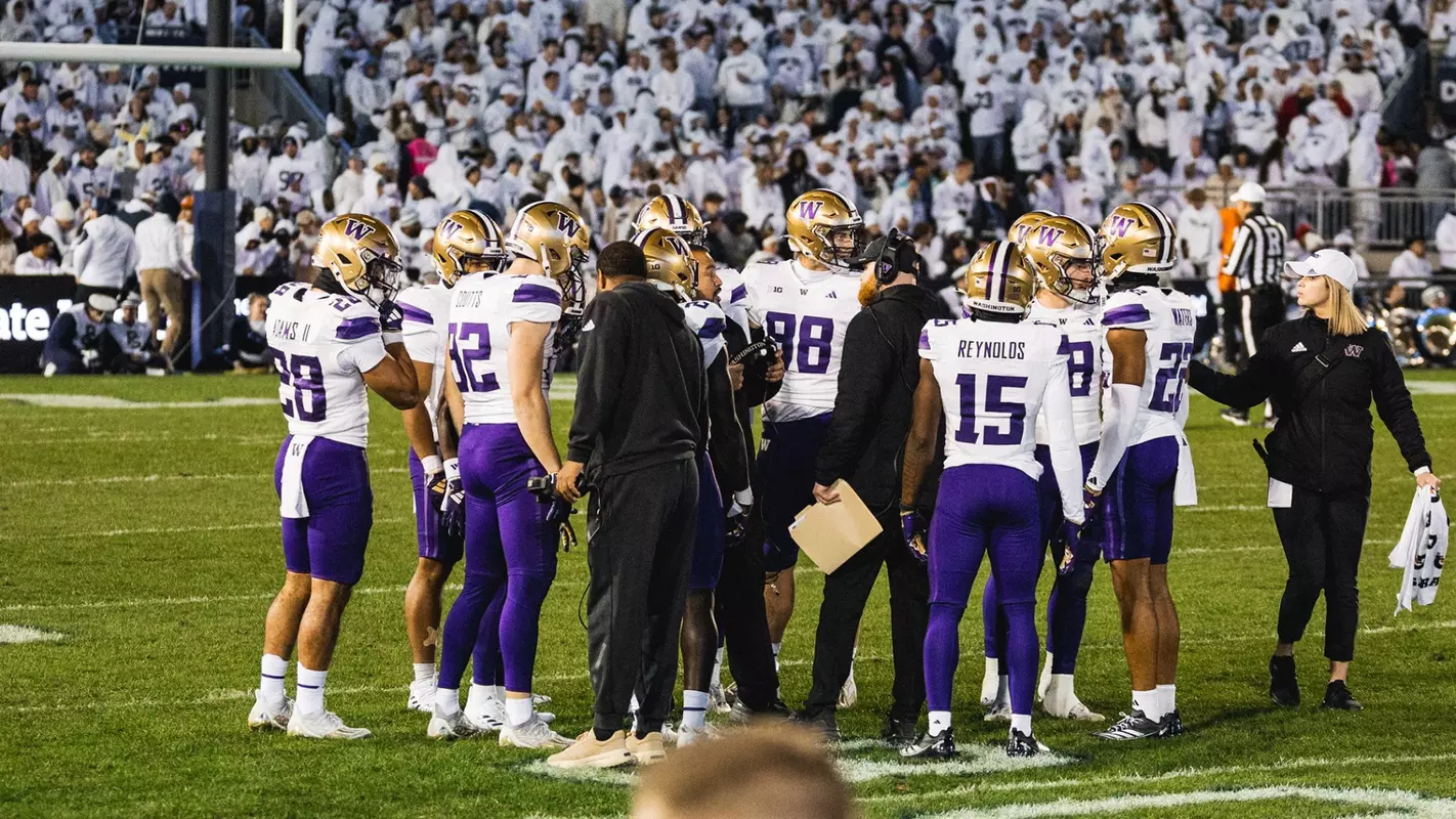 UW huddle at Penn State White Out game