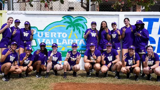 2024 Washington Softball Team Photo