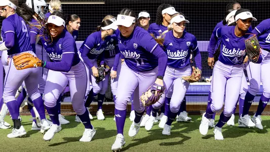 Softball Team Huddle Run