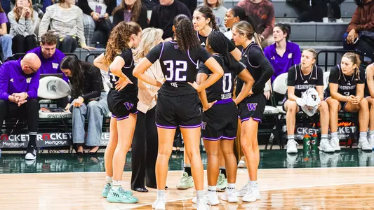 WBB huddle at Michigan State