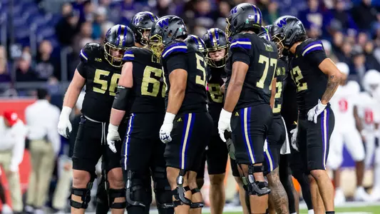 Washington Offense Huddle vs. Rutgers