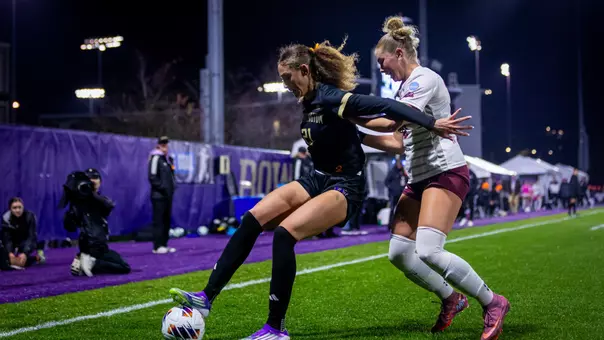 Kalea Eichenberger plays a ball in the corner against Montana