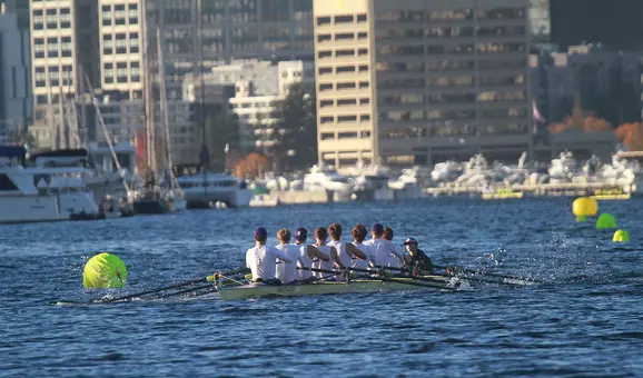 Washington mens varsity 8 at 2025 head of the lake regatta