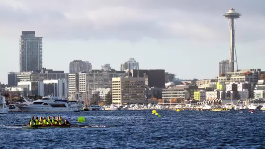 uw womens' varsity eight crew at 2025 head of the lake