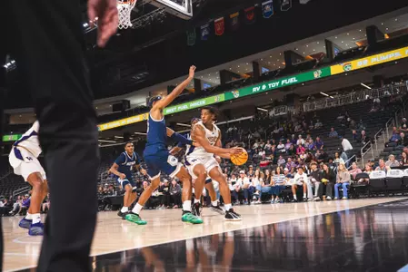 Wesley Yates III driving to the hoops vs Nevada