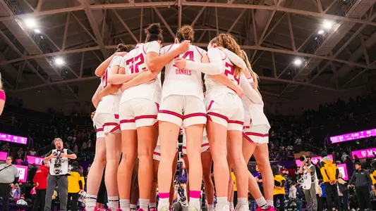 UW WBB vs. USC huddle