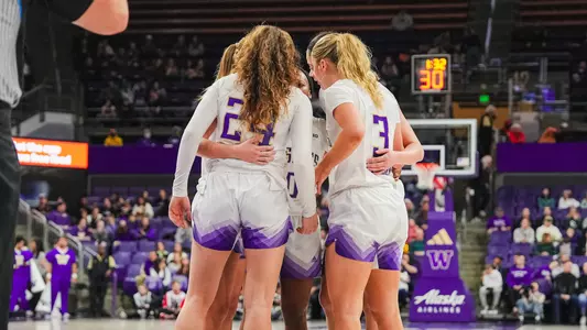 WBB huddle vs Maryland