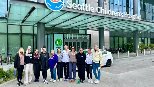 UW staff and student-athletes volunteer at Seattle Children's Hospital