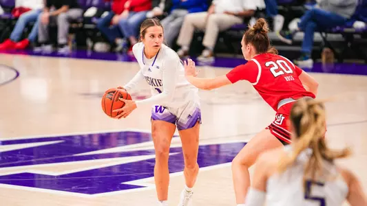 Hannah Stines looks for the open pass.