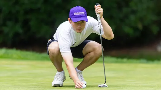 Jake Foley reads a putt at the Sahalee Players Championship