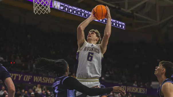 Hannes Steinbach attacks the rim versus San Diego
