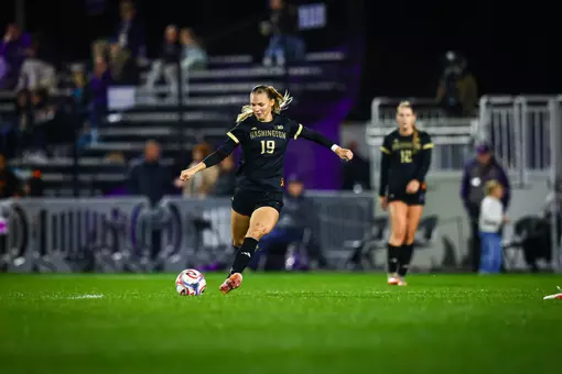 Taylor Thomas loads up for a long ball vs. USC