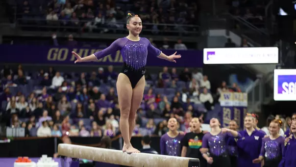 GYM: Washington vs Minnesota / Chelsea Hallinan on Beam