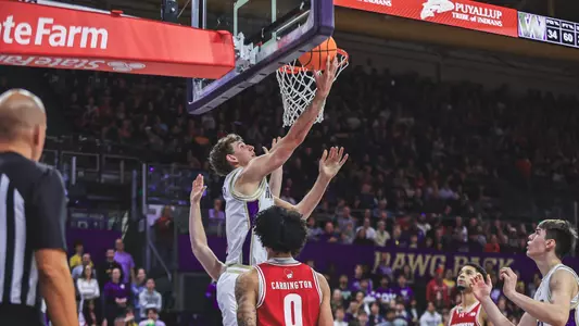 Hannes Steinbach makes a layup vs. Wisconsin
