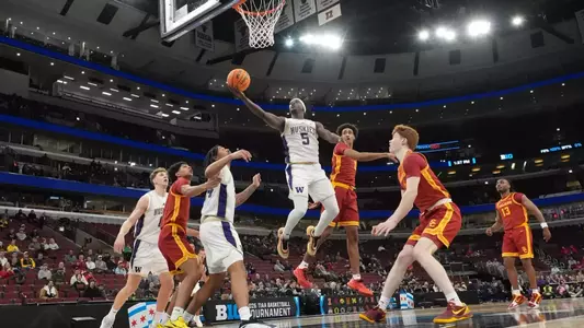 Zoom Diallo shoots layup against USC