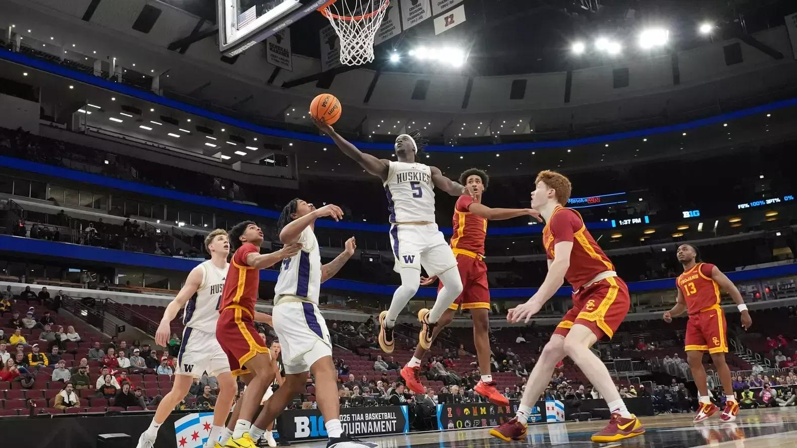 Zoom Diallo shoots layup against USC