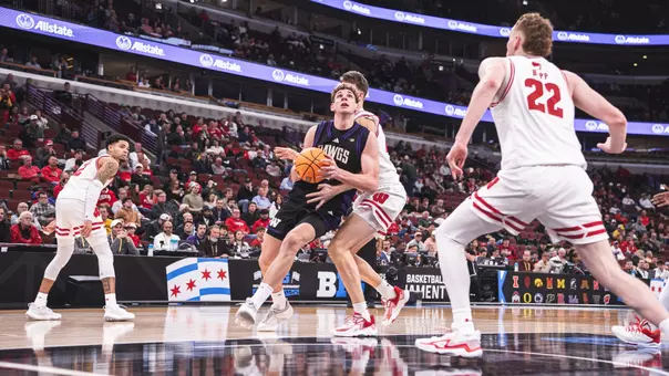 Hannes Steinbach drives the lane vs. Wisconsin