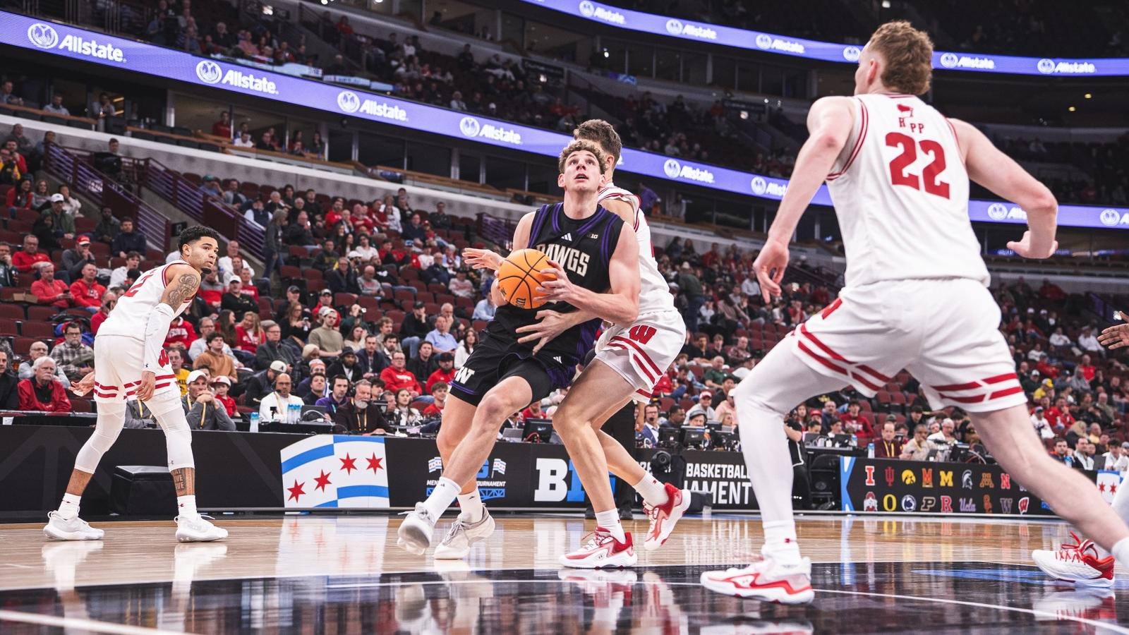 Hannes Steinbach drives the lane vs. Wisconsin