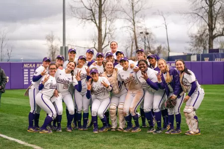 UW softball group photo after two wins over Northwestern