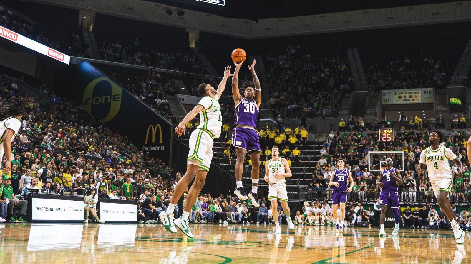 Courtland Muldrew shooting a jump shot at Oregon