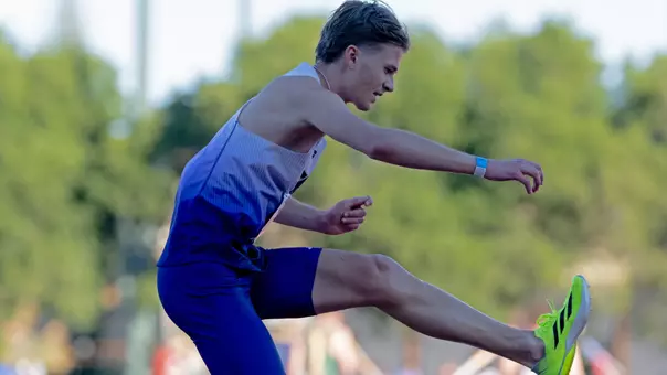 Cruize Corvin hurdling in the steeplechase