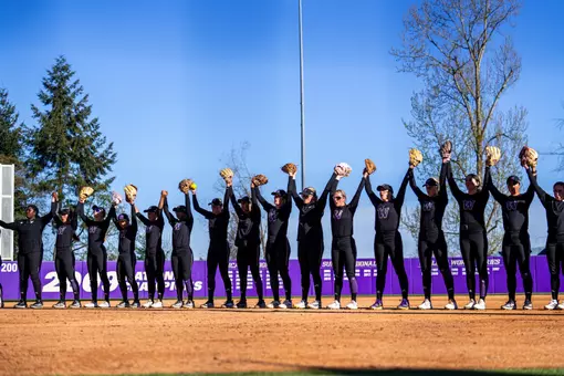 Washington softball practice team photo
