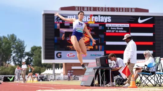 Sofia Cosculluela in mid-air in the long jump