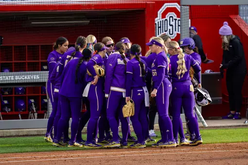 Washington team huddle at Ohio State