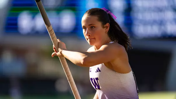 Amanda Moll holding up her pole at the start of an attempt at 2026 NCAA Outdoors