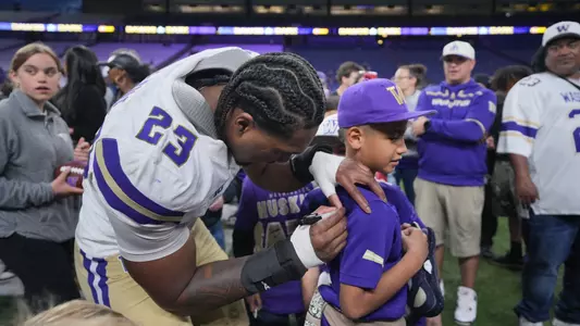 Zaydrius Rainey-Sale signing Husky fan's jersey