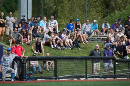 Husky Ballpark fans