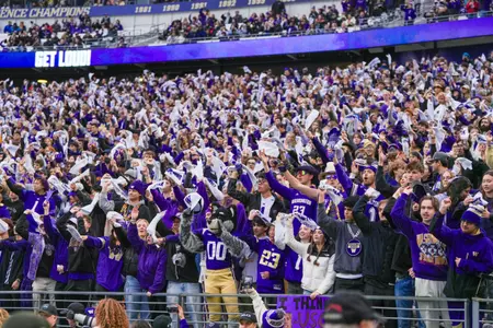 Husky Stadium crowd